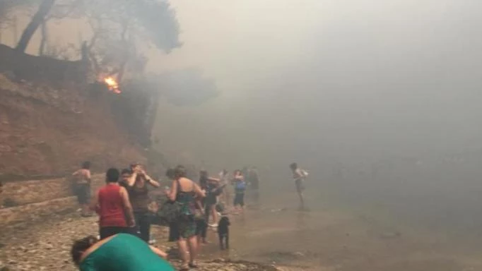 Έμεινε 4 ώρες στη θάλασσα πασίγνωστη τραγουδίστρια μετά τη φωτιά στο Μάτι: Νόμιζα ότι οικογενειακώς ζούσαμε τις τελευταίες μας στιγμές